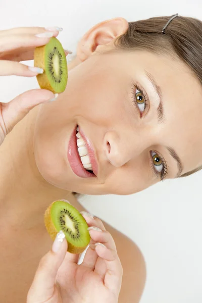 Portrait of young woman with kiwi — Stock Photo, Image