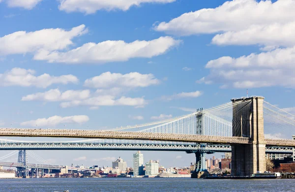Brooklyn bridge a manhattan bridge, new york city, usa — Stock fotografie
