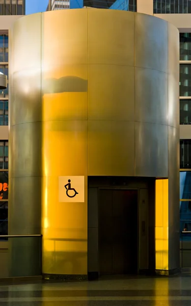 Лифт для инвалидов — стоковое фото