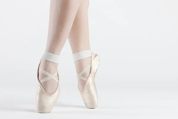 Detail van balletdanser '' s voeten — Stockfoto