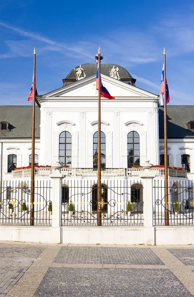 Hodzovo tér a grassalkovich palota elnöki rezidencia — Stock Fotó
