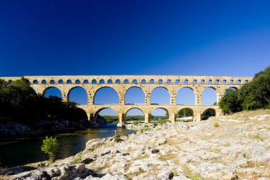 Roman aqueduct, Pont du Gard, Languedoc-Roussillon, France clipart