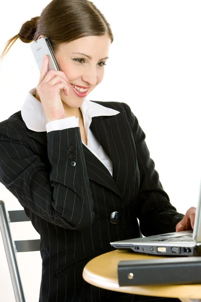 Telefonare donna d'affari con un computer portatile — Foto Stock