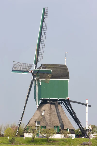 Moinho de vento perto de Vlist, Países Baixos — Fotografia de Stock