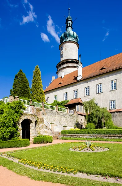 Замок Нове-Место-над-Метуджи с садом, Чехия — стоковое фото