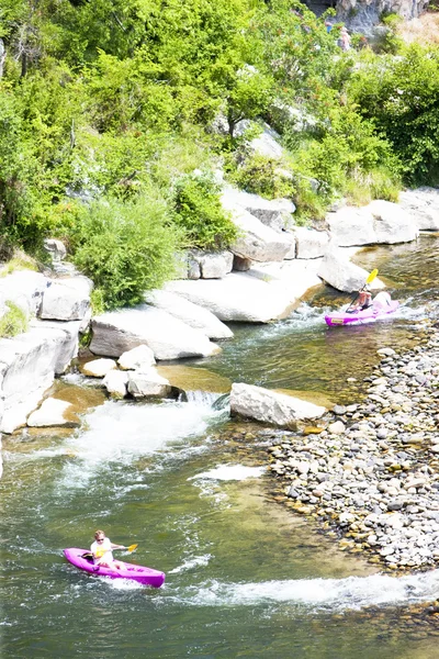 Kayaks in Ardeche Gorge, Rhone-Alpes, France — Stock Photo, Image
