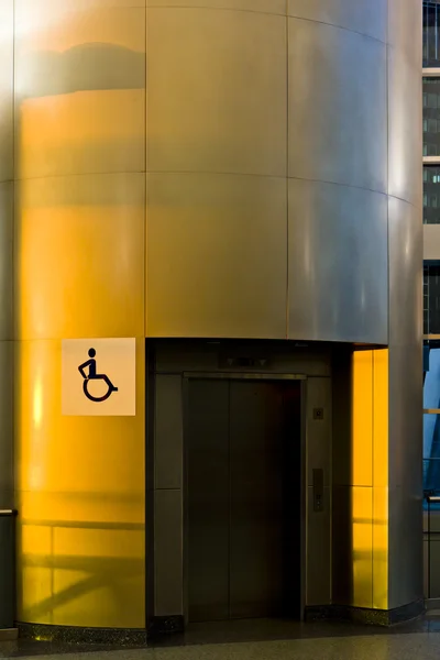 Ліфт Інвалідів — стокове фото