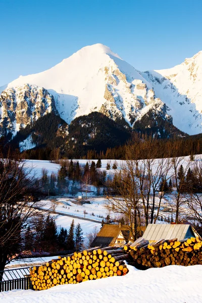 Belianske Tatry (Belianske Tatras) en invierno, Zdiar, Eslovaquia — Foto de Stock