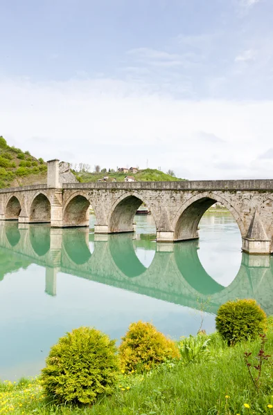 Most přes řeky drina, visegrad, Bosna a hercegovina — Stock fotografie