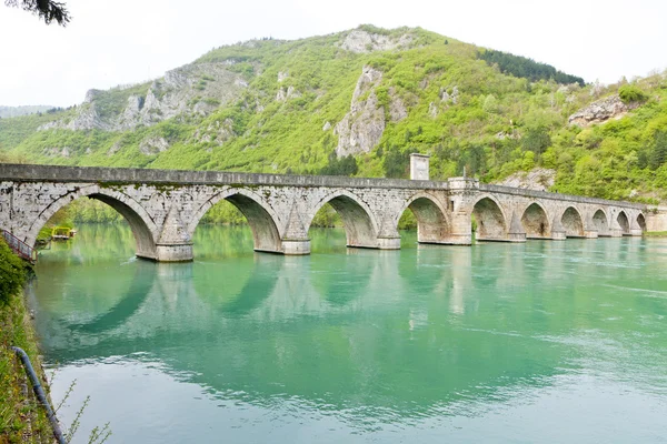 Мост через реку Дрина, Вышеград, Босния и Герцеговина — стоковое фото