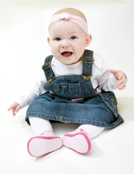 Zittend Babymeisje — Stockfoto