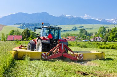 Tractor, Slovakia clipart