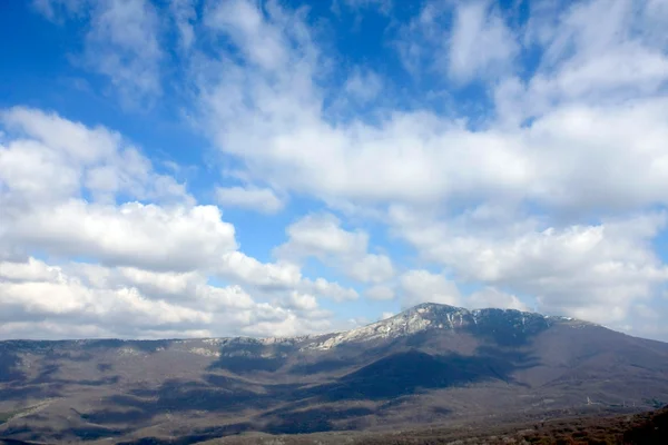 Ładne niebo nad górami — Zdjęcie stockowe