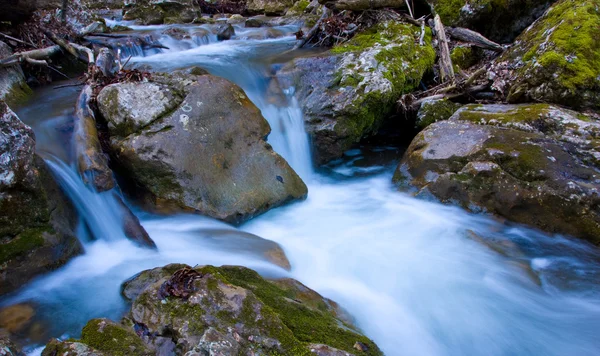 Moutain stream vatten — Stockfoto