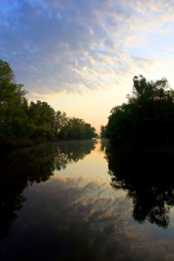 akşam Nehri üzerinde