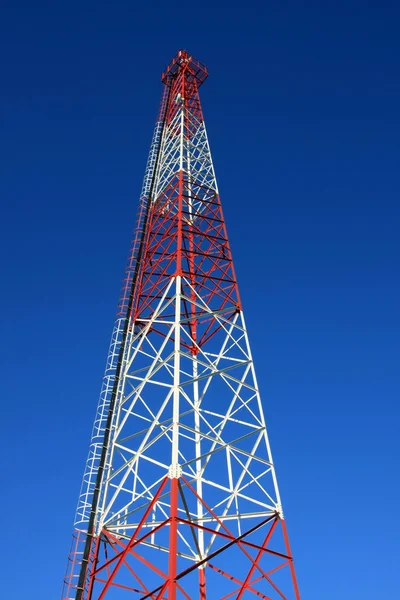 Radio tower with blue sky background — Stock Photo, Image