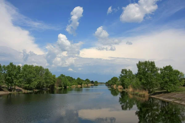 Nice clouds over river — Stock Photo, Image