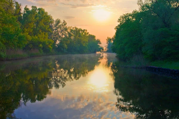 Sole sul fiume — Foto Stock
