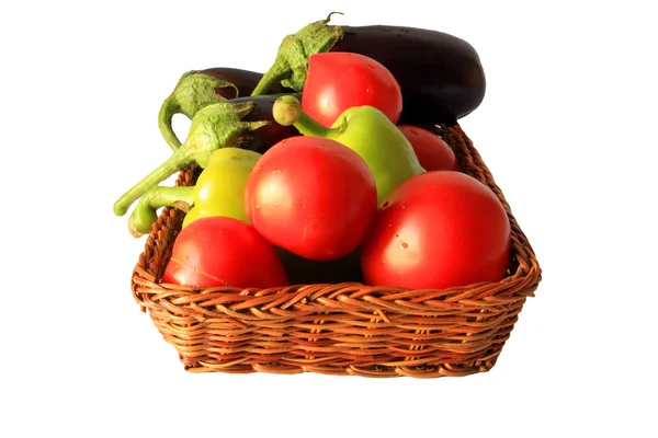 Verduras frescas en el mimbre —  Fotos de Stock