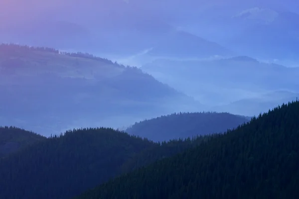 霧と山の風景 — ストック写真