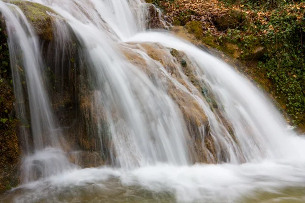 Schöne Wasserfall-Kaskade — Stockfoto