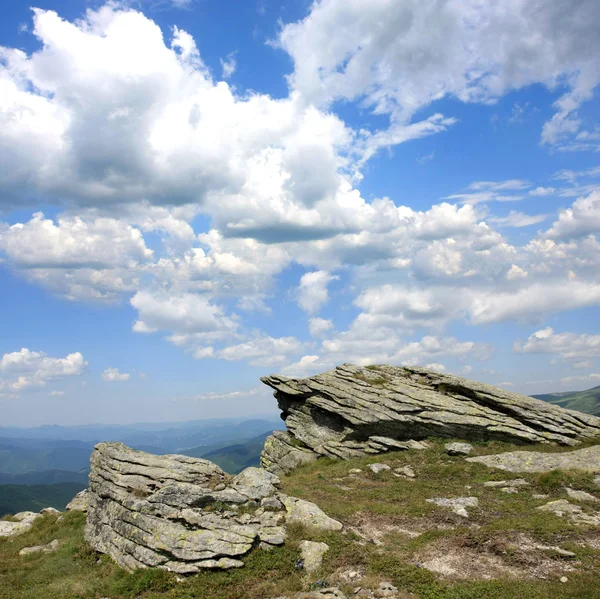 Pedras nas montanhas — Fotografia de Stock