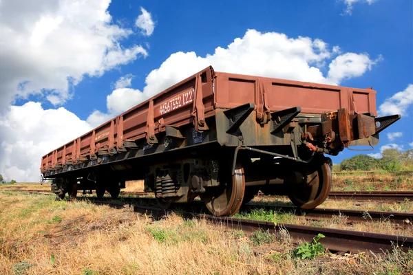 Eisenbahnwaggon auf Schienen — Stockfoto