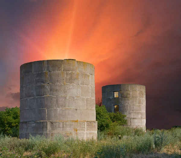 Две башни — стоковое фото