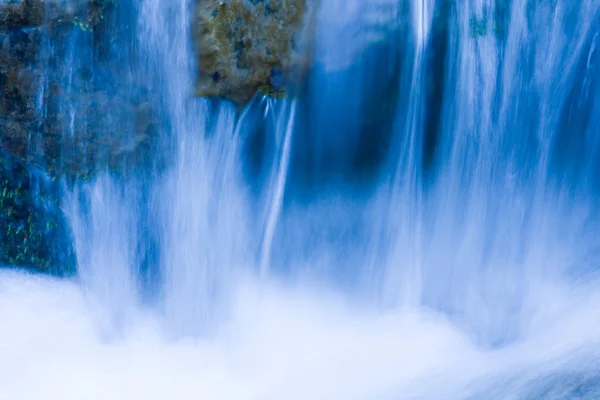 Вода ручья — стоковое фото