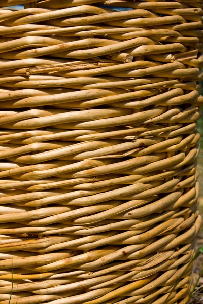 Vista lateral de la cesta tejida — Foto de Stock