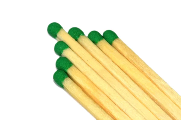 Groep van houten wedstrijden met groene hoofden — Stockfoto