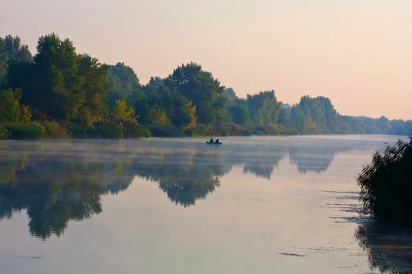 Scena mattutina sul fiume — Foto Stock