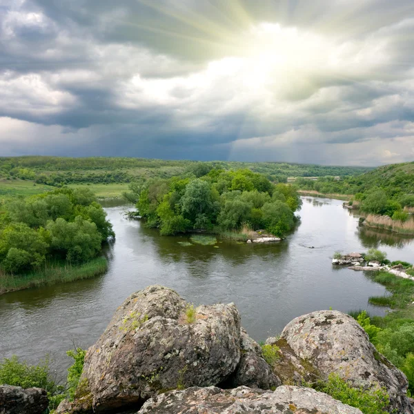 Paisaje con roca y río — Foto de Stock