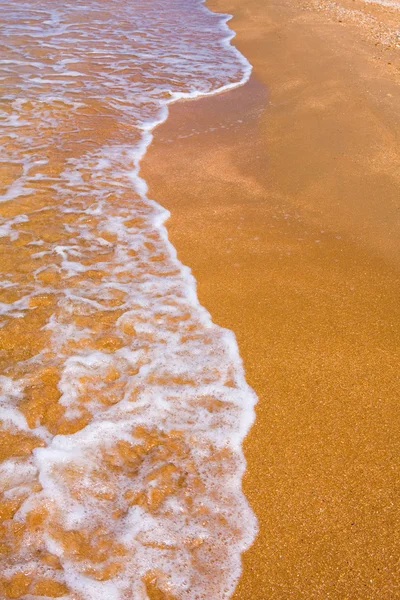 Havet vågor på stranden i sommar — Stockfoto