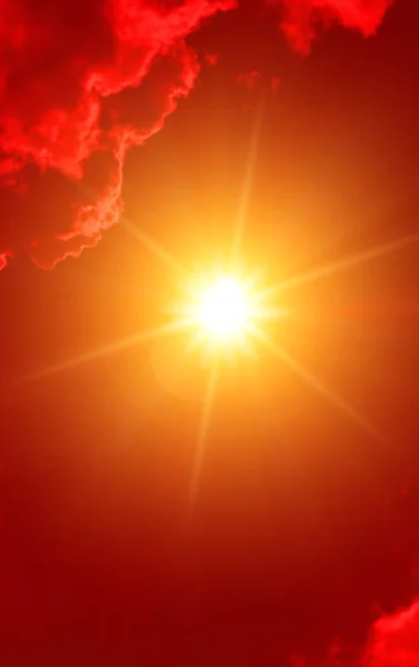 빨간 하늘에 뜨거운 태양 — 스톡 사진