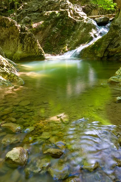 Cascada de río de montaña — Foto de Stock