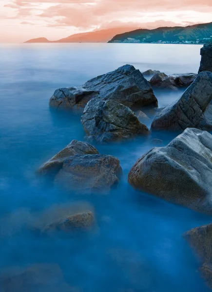 Stenen in zeewater — Stockfoto