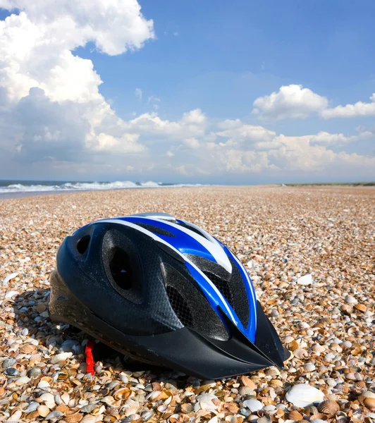 Helmet on sea beach — Stock Photo, Image