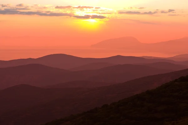 山での素敵な夕日 — ストック写真
