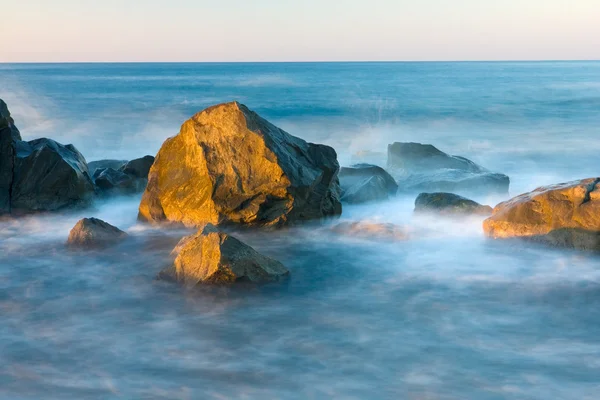 Pietre in acqua di mare — Foto Stock
