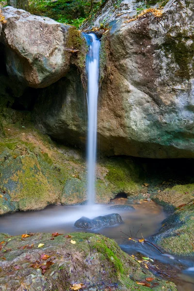 Kleiner Wasserfall — Stockfoto
