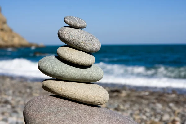Ισορροπημένης πέτρες της θάλασσας — Φωτογραφία Αρχείου
