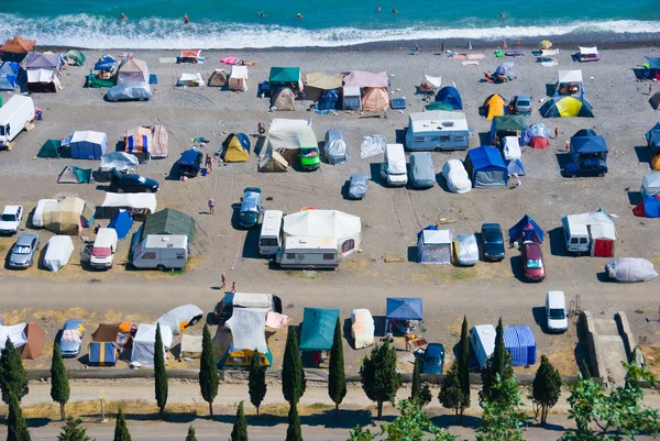 Kamp aan de kust van de zee. — Stockfoto