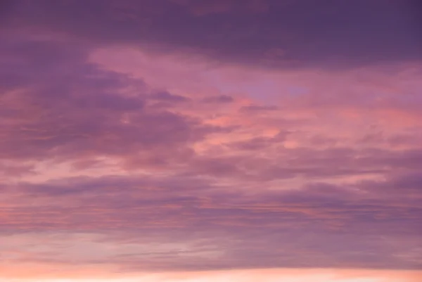 Pembe bulutlu gökyüzü — Stok fotoğraf