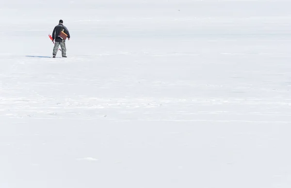 Ψαράς στον πάγο — Φωτογραφία Αρχείου