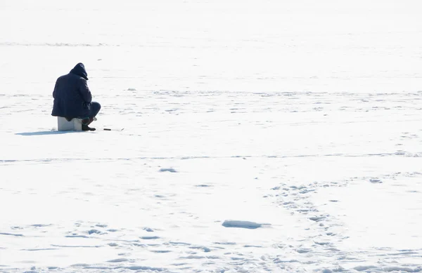 Pescador sobre hielo — Foto de Stock