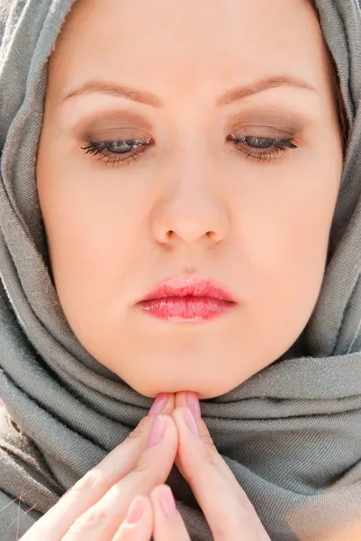Imádkozó Mohamedán nő közeli portré — Stock Fotó