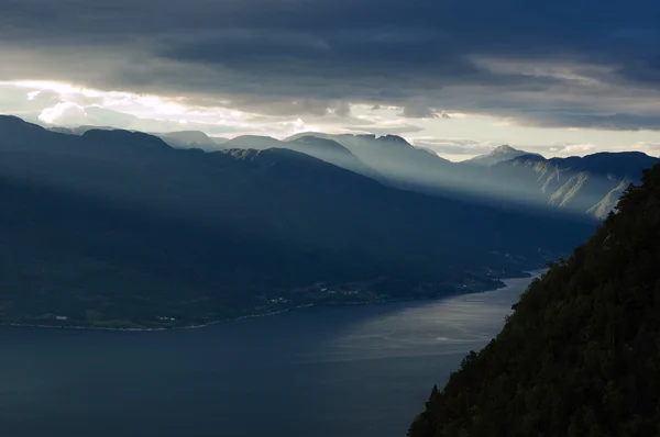 Sun rays through mountains of Sognefjord, Norway — Stock Photo, Image