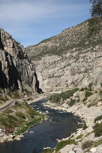 Chaîne de montagnes et rivière Wyoming — Photo