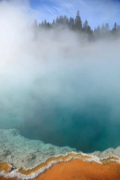 Het Nationaalpark Yellowstone - warmwaterbron — Stockfoto